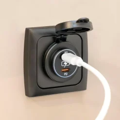 Haba C-line Power Line 2x USB-C PD 36W lader wandcontactdoos met klep black< Camping Elektra