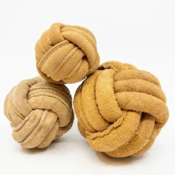 HuggleHounds Huggle-Hide Natural Leather Ball Large hondenspeelgoed< Hondenartikelen