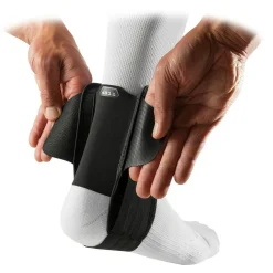 McDavid Stealth Cleat 2+ enkelbrace black< Sportbrace