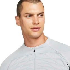 Voetbalkleding-Nike Liverpool FC Strike Winter Warrior trainingsshirt heren wolf grey anthracite chrome yellow