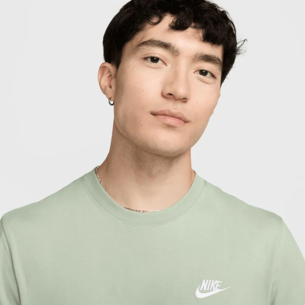 Nike Sportswear Club shirt heren jade horizon< Shirts, Polo's & Blouses