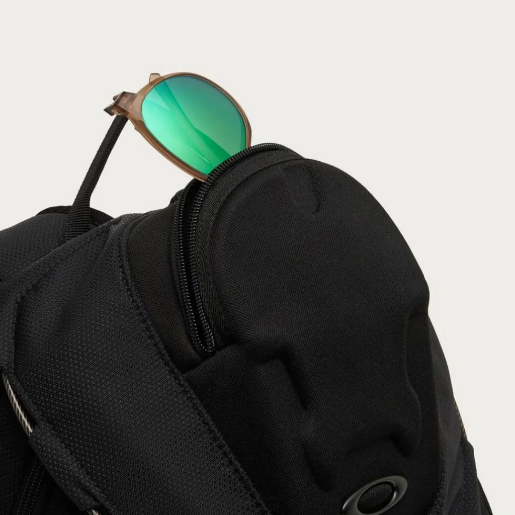 Oakley Bathroom Sink RC 15 inch laptop rugzak 21 liter blackout< Overige Rugzakken