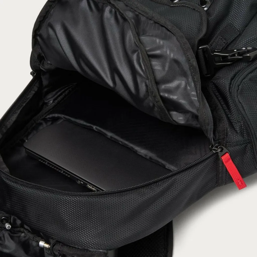 Oakley Bathroom Sink RC 15 inch laptop rugzak 21 liter blackout< Overige Rugzakken