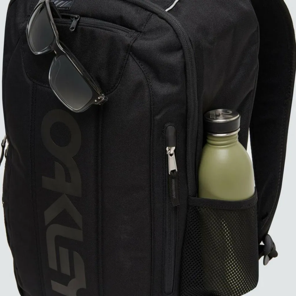 Oakley Enduro 3.0 15 inch laptop rugzak 20 liter blackout< Overige Rugzakken