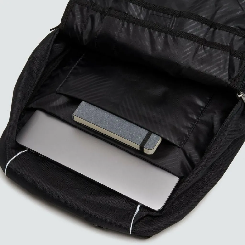 Oakley Enduro 3.0 15 inch laptop rugzak 20 liter blackout< Overige Rugzakken