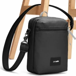 PacSafe GO Festival schoudertas jet black< Schoudertassen