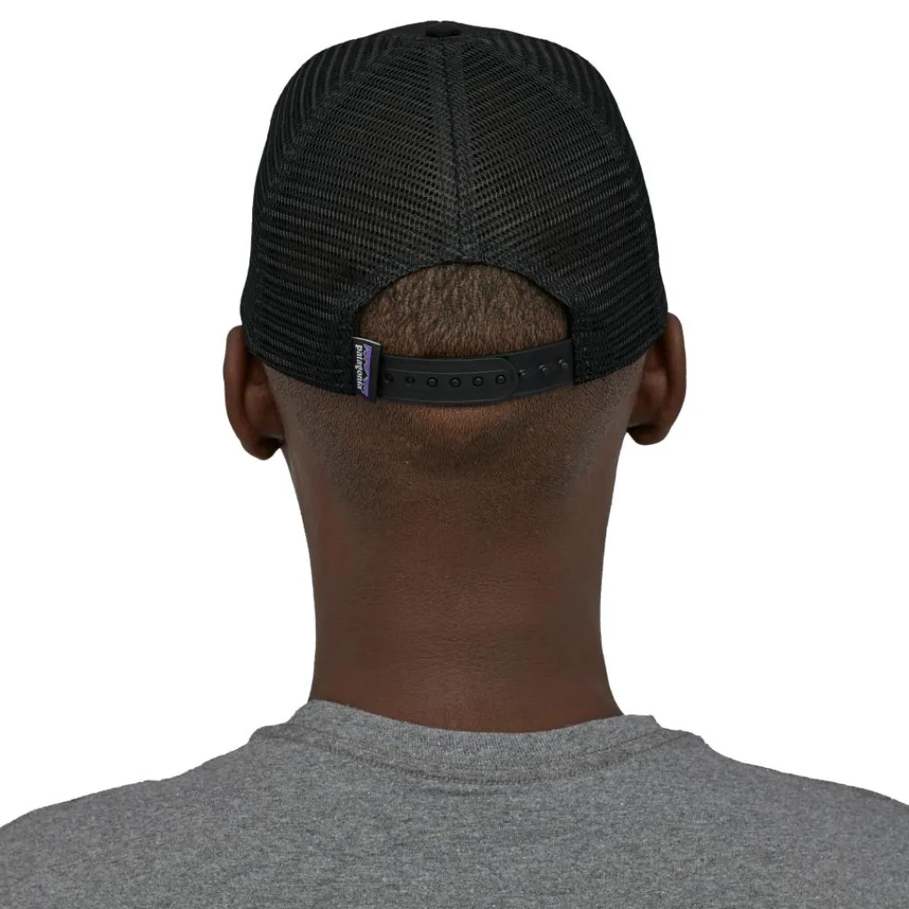 Patagonia P-6 Logo Trucker pet black< Outdoor Pet