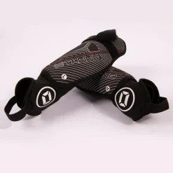 Stanno Pro Guard II scheenbeschermers black white red< Scheenbeschermers Voetbal