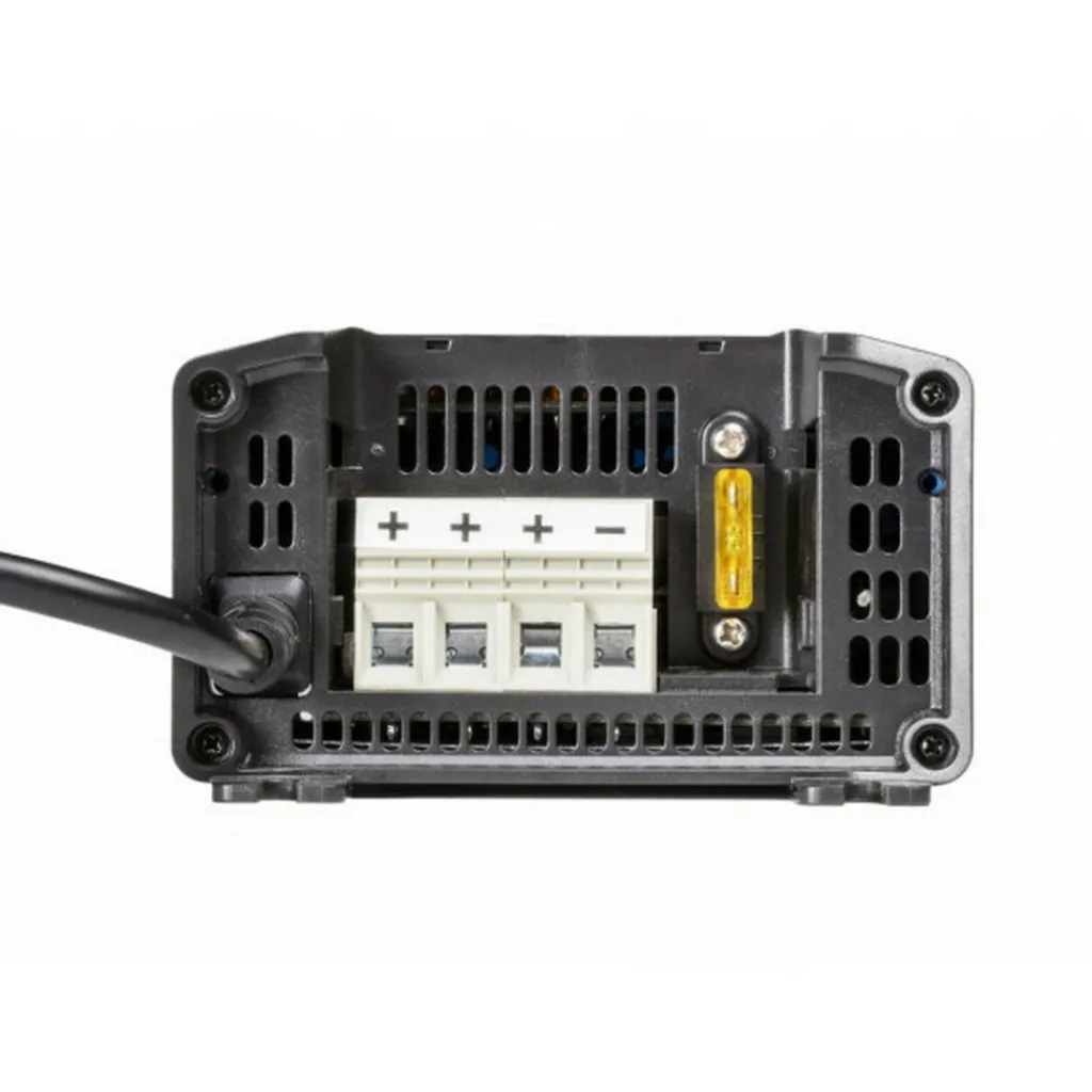 Accu's & Batterijen-Victron Energy Blue Smart IP22 12V/20A acculader met 3 uitgangen