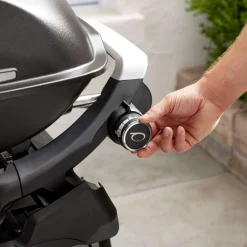 Weber Q 2200N gasbarbecue black inclusief onderstel< Gas Bbq & Buitenkeukens