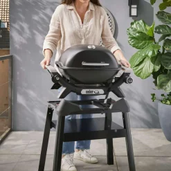 Weber Q 1200N gasbarbecue black inclusief onderstel< Gas Bbq & Buitenkeukens