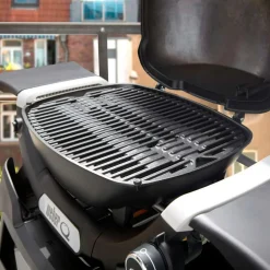 Weber Q 1200N gasbarbecue black inclusief onderstel< Gas Bbq & Buitenkeukens